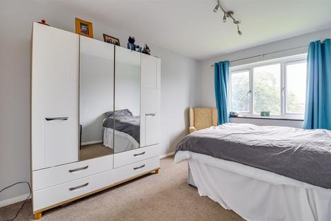 2 bedroom flat for sale, Arterial Road, Leigh-On-Sea SS9