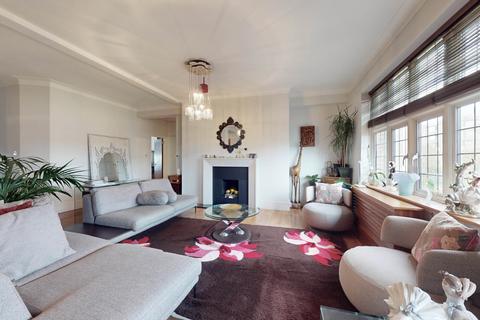 3 bedroom apartment for sale, Wellington Court, St John's Wood, London, NW8