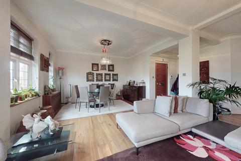 3 bedroom apartment for sale, Wellington Court, St John's Wood, London, NW8