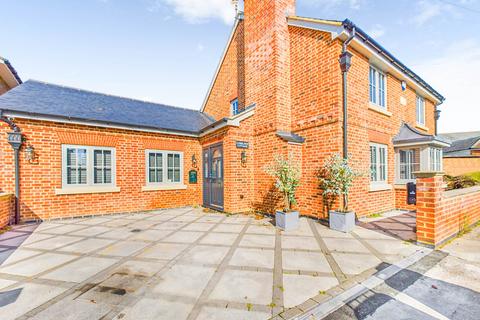 6 bedroom detached house for sale, Baker Street, Aylesbury HP18