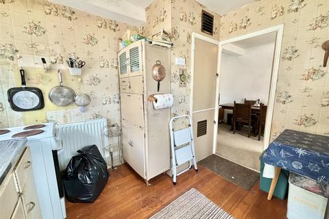 7 Broadmead, Killay, Swansea, SA2 7EE