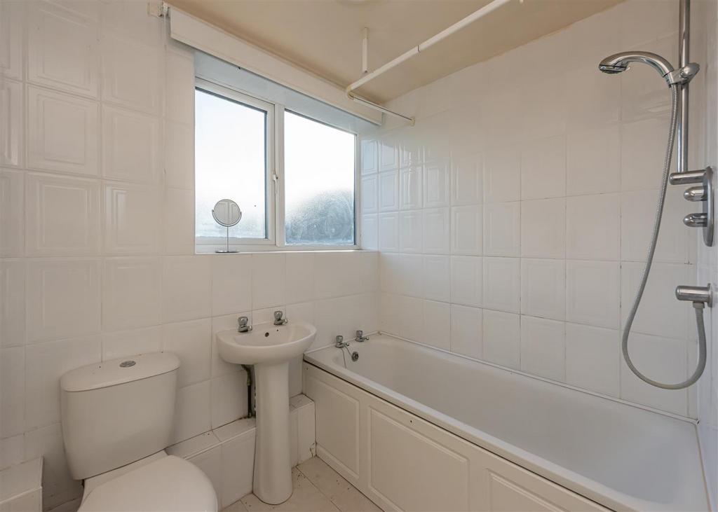 7 Shackerley Lane-bathroom.jpg