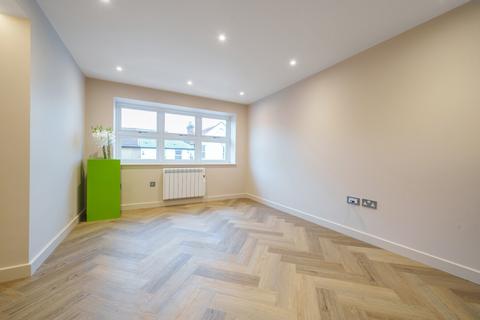 Flat 1, Convenience House, 224a High Street, Barnet, EN5 5SZ