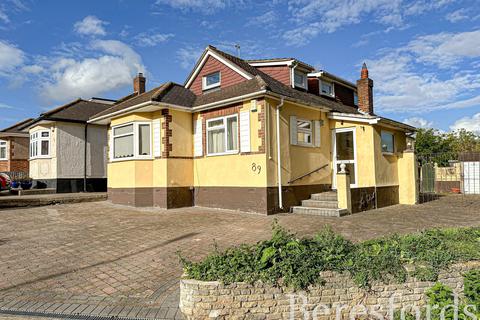 3 bedroom bungalow for sale, Hacton Drive, Hornchurch, RM12