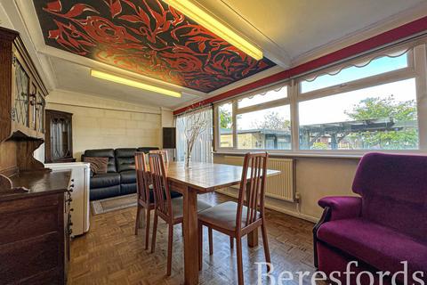 89 Hacton Drive, Hornchurch, RM12 6DL