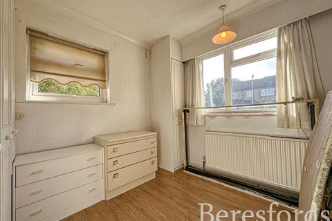 89 Hacton Drive, Hornchurch, RM12 6DL