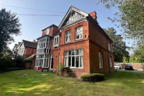 1 bedroom apartment for sale, Kinburn Drive, Egham, Surrey, TW20