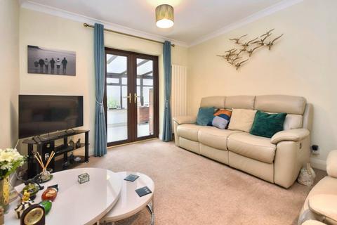 2 bedroom bungalow for sale, Pippins Green Avenue, Kirkhamgate, Wakefield