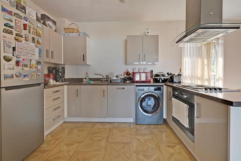 2 bedroom apartment for sale, Champness Road, Barking, Essex