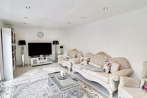 4 bedroom end of terrace house for sale, Brookfurlong, Peterborough