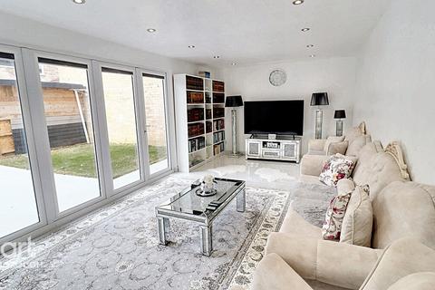 4 bedroom end of terrace house for sale, Brookfurlong, Peterborough