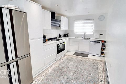 102 Brookfurlong, Peterborough, PE3 7LQ