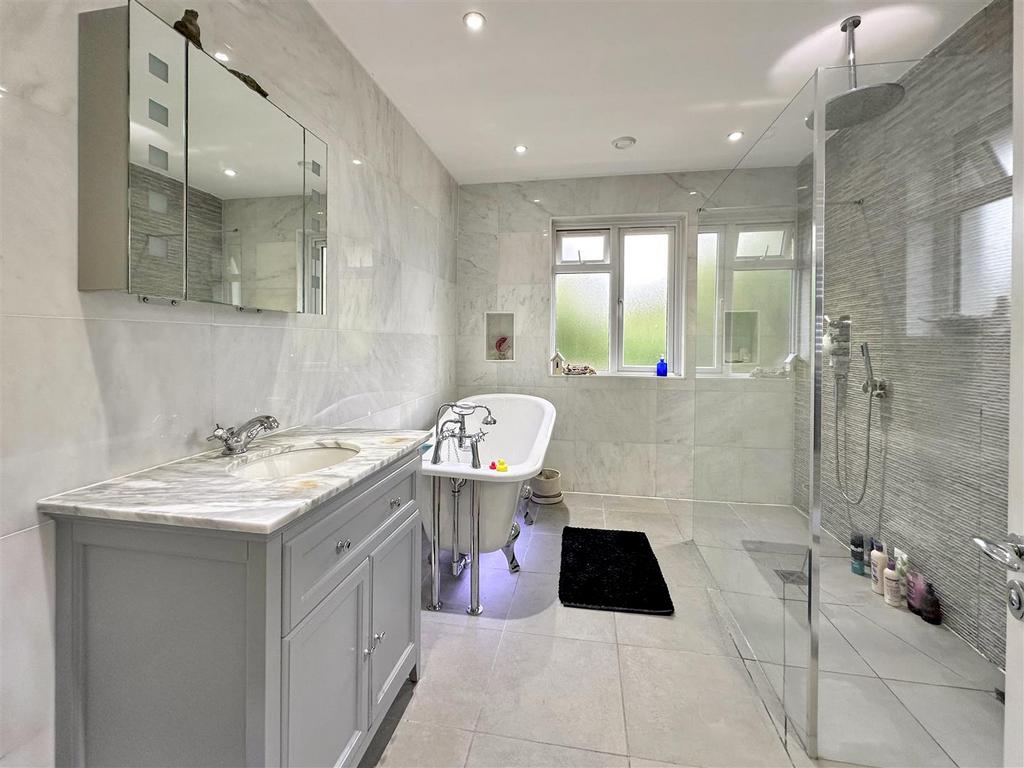 Bathroom/Shower Room