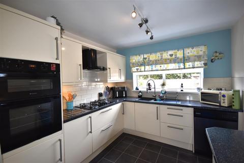 4 bedroom detached house for sale, St. Georges Green, Goole