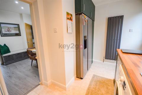 164 Alnwick Road, Sheffield, S12 2GH
