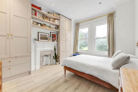 2 bedroom flat for sale, Putney Bridge Road, London