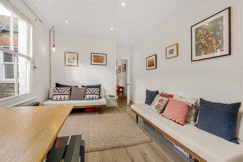 2 bedroom flat for sale, Putney Bridge Road, London