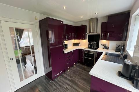 3 bedroom semi-detached house for sale, Thompson Close, Hipperholme HX3