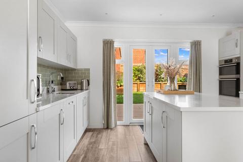 4 bedroom detached house for sale, 7 Viceroy Close, St. John's, Worcester.  WR2 5GR