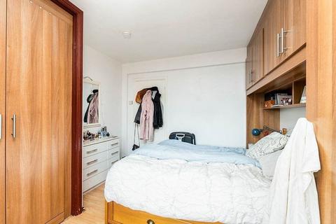 2 bedroom flat to rent, Jamaica Road, London SE16