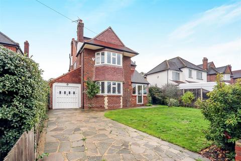 4 bedroom detached house to rent, Harefield Avenue, Cheam SM2