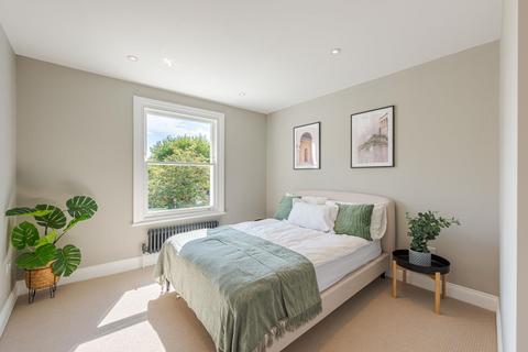 3 bedroom flat for sale, Cathles Road, London SW12