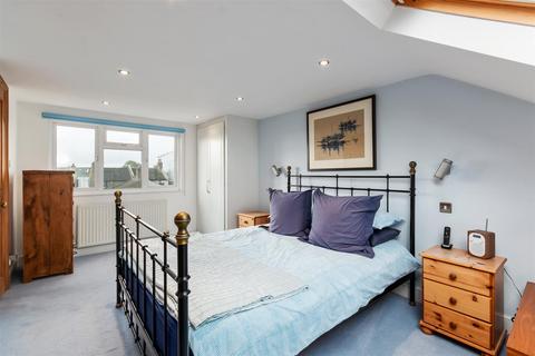 1 Bronson Road, London, SW20 8DZ