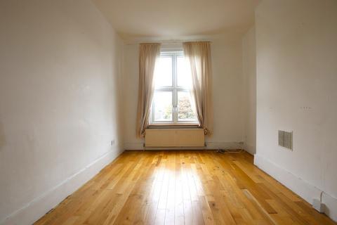 2 bedroom flat to rent, Whitworth Road, London, SE25