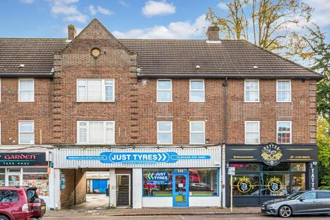 3 bedroom flat for sale, High Street, Potters Bar, EN6