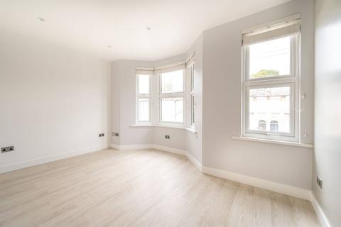 3 bedroom flat to rent, Waterloo Road, Leytonstone, London, E10