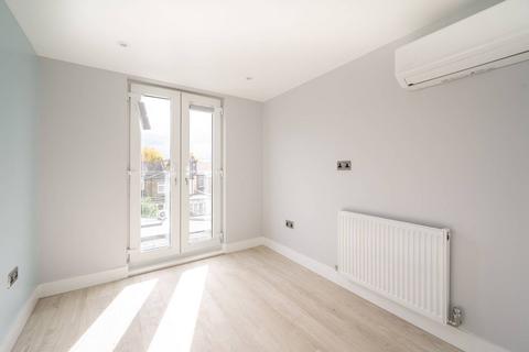 3 bedroom flat to rent, Waterloo Road, Leytonstone, London, E10