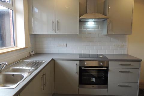 3 bedroom semi-detached house to rent, Two Mile Hill Road, Bristol