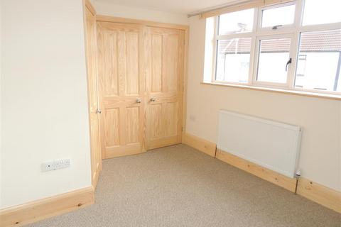 3 bedroom semi-detached house to rent, Two Mile Hill Road, Bristol