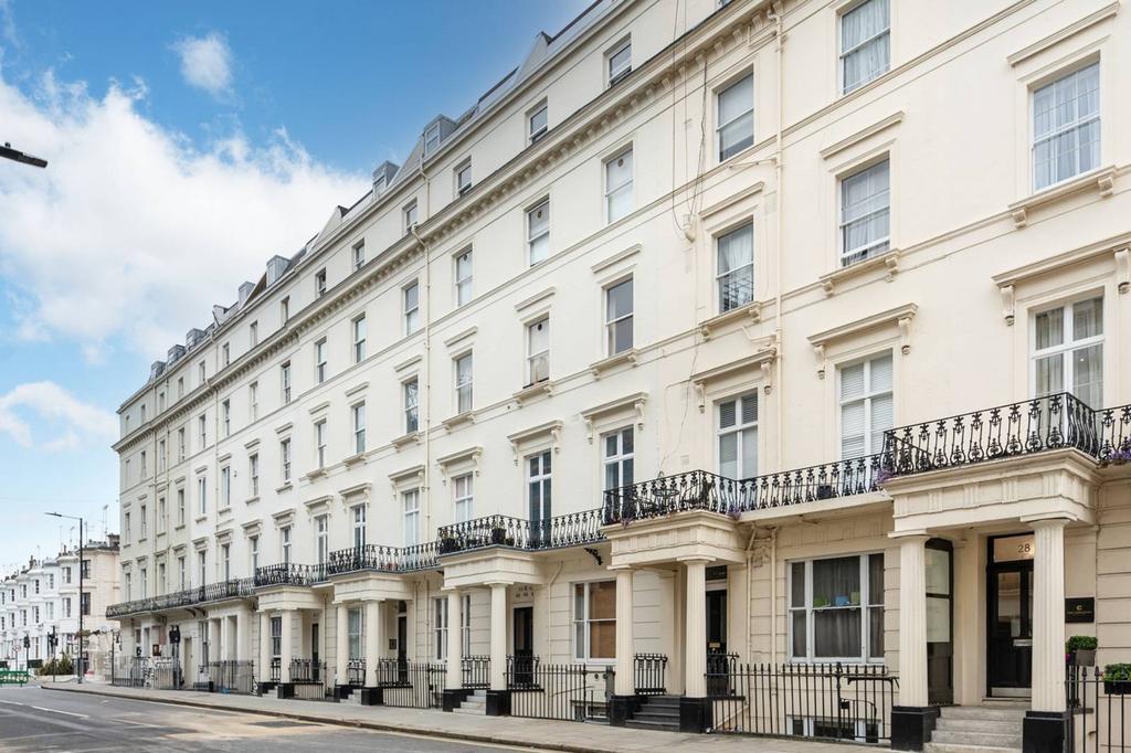 Gloucester Terrace, Lancaster Gate... 1 bed flat to rent £2,200 pcm