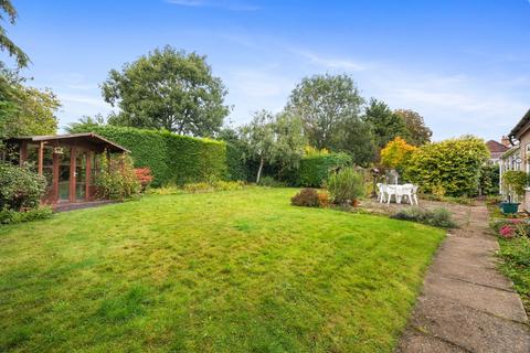 3 bedroom detached house for sale, Horley Row, Horley RH6