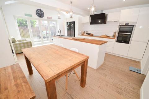 3 bedroom semi-detached house for sale, Hinkley Close, Broadway Grange