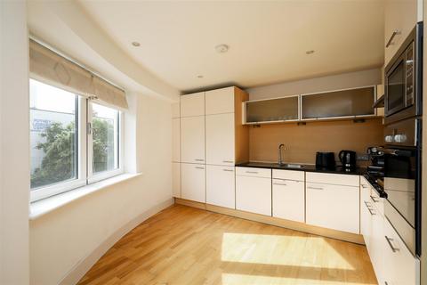 2 bedroom flat to rent, Dryburgh Road, London