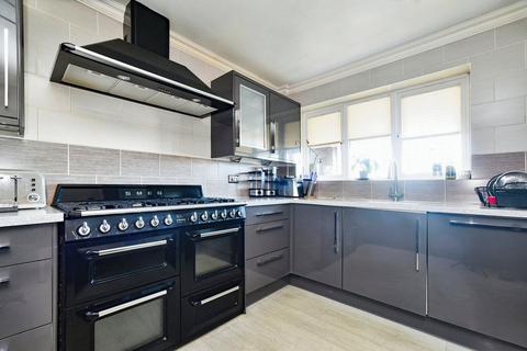 12 Kendal, Toothill, Swindon, SN5 8HW