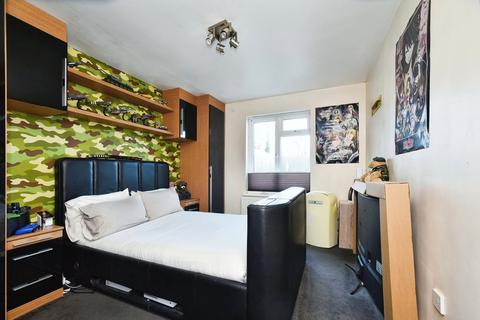 12 Kendal, Toothill, Swindon, SN5 8HW
