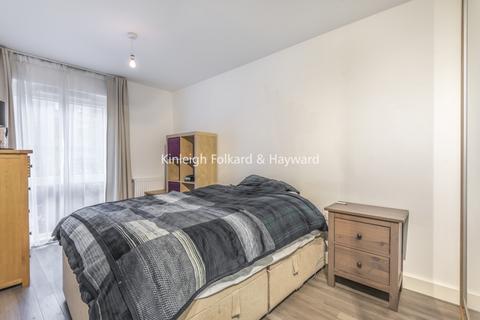 2 bedroom flat to rent, Adenmore Road Catford SE6