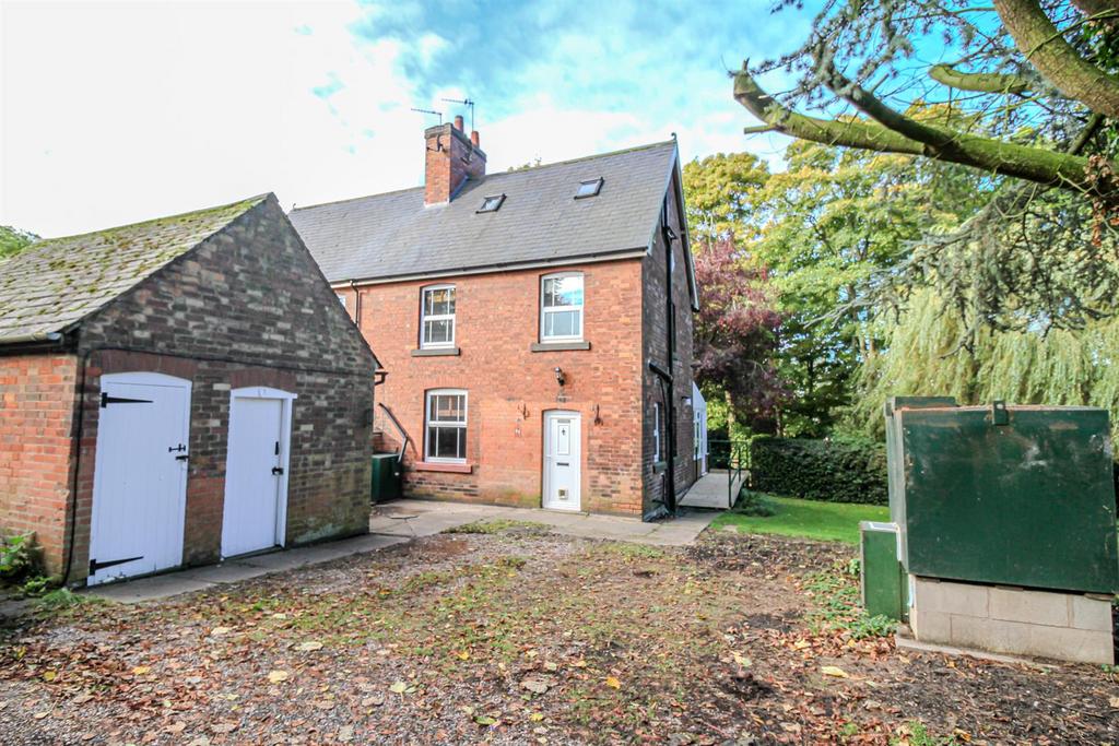 Mansfield Road, Redhill, Nottingham 2 bed semidetached house to rent