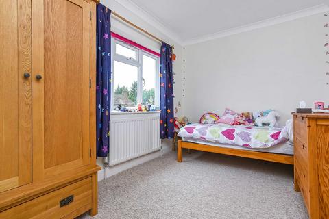 35 Carlyle Avenue, Bromley, BR1 2RB