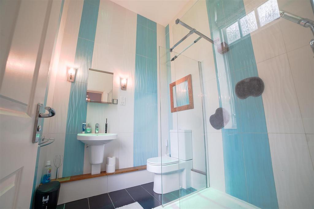 Bedroom 1 En suite