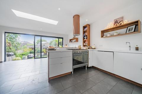 33 Polsted Road, London, SE6 4YH