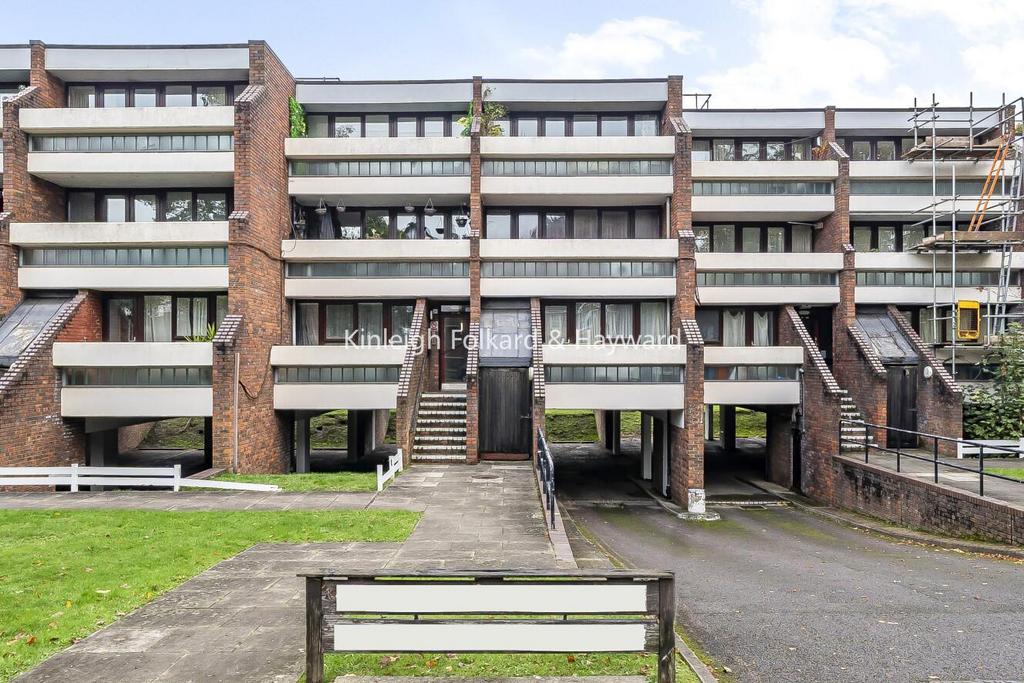 London Lane, Bromley 2 bed flat for sale £325,000