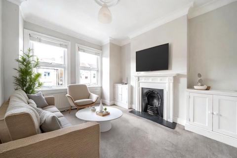 3 bedroom flat for sale, Leverson Street, London SW16