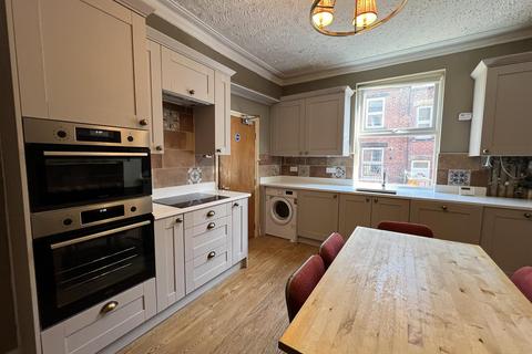 6 bedroom terraced house to rent, Cliff Mount, Woodhouse, Leeds, Woodhouse, LS6 2HP