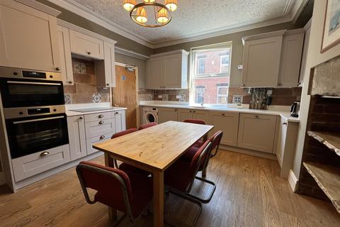 6 bedroom terraced house to rent, Cliff Mount, Woodhouse, Leeds, Woodhouse, LS6 2HP