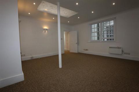 1 bedroom flat to rent, Adelaide Crescent, Hove