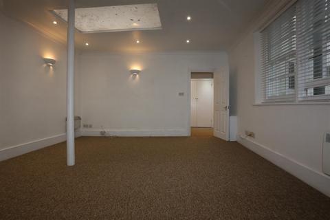 1 bedroom flat to rent, Adelaide Crescent, Hove